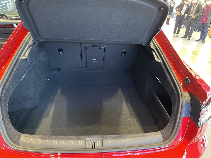 點我看大圖 Arteon 超帥的轎跑賞車心得
