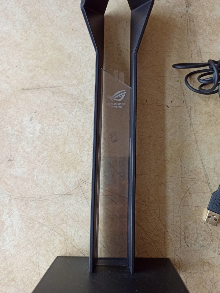 不只當耳機架,還是一張音效卡?!ROG Throne QI輕開箱