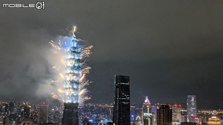 來一個2021跨年煙火秀堆高高~~