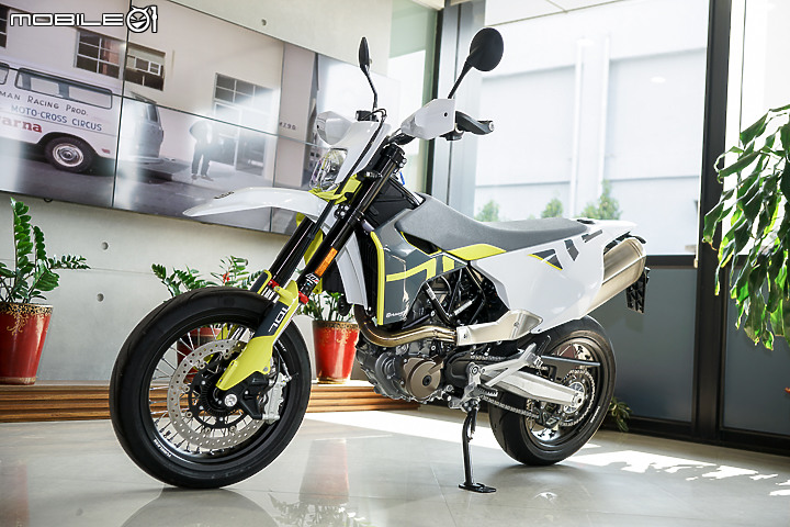 【採訪】Husqvarna 安東貿易正式代理!Svartpilen 401 & Vitpilen 401 新價上市!701 Supermoto 同步登場!