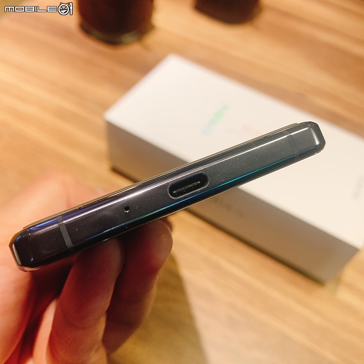 微開箱曬手機 ! 終於入手美的冒泡的Sony Xperia 1 II !