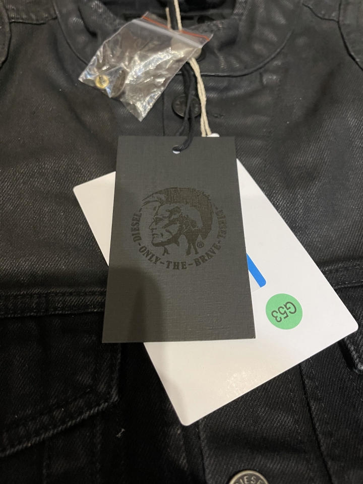 「開箱」Neil BARRETT 牛皮小白鞋 & DIESEL 異材質拼接龜甲外套