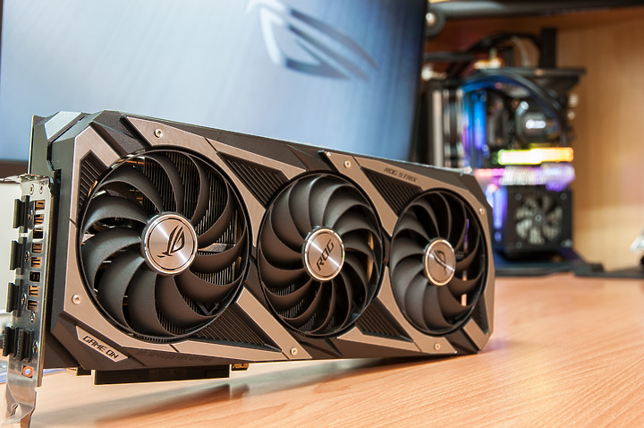 點我看大圖 「ASUS ROG Strix RTX3080 開箱兼前代比較評測」 - 有點認真開箱文。