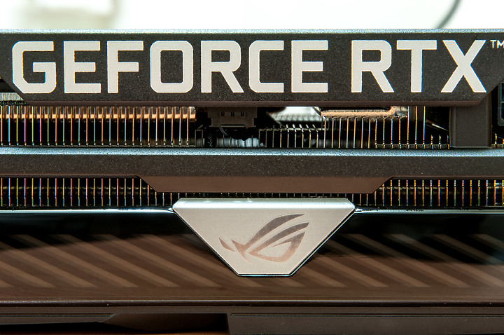 點我看大圖 「ASUS ROG Strix RTX3080 開箱兼前代比較評測」 - 有點認真開箱文。