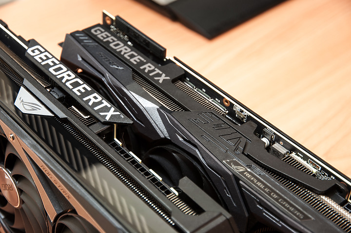 點我看大圖 「ASUS ROG Strix RTX3080 開箱兼前代比較評測」 - 有點認真開箱文。