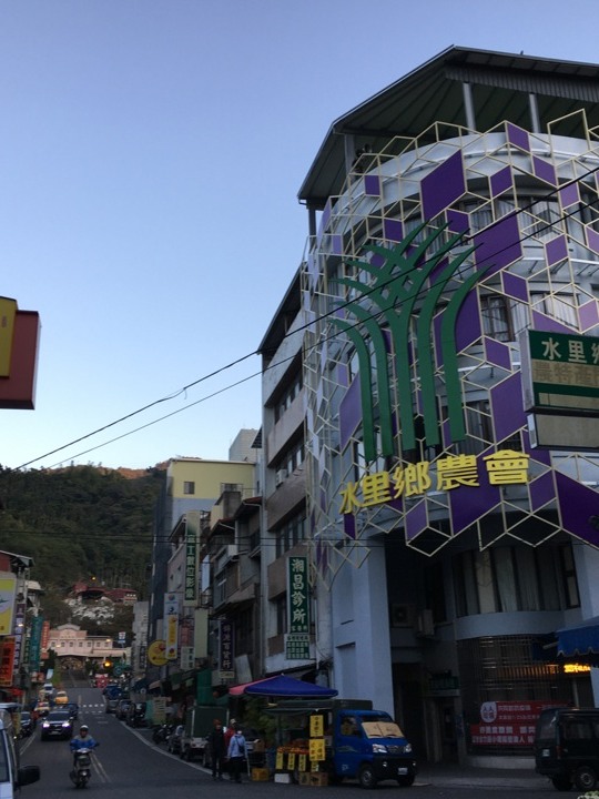 「坐車比爬山還累的百岳」-郡大山