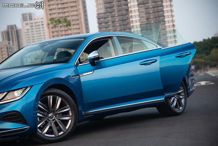 Volkswagen Arteon 330 TSI Elegance Premium試駕|帥是基本,新世代科技含量更是迷人!
