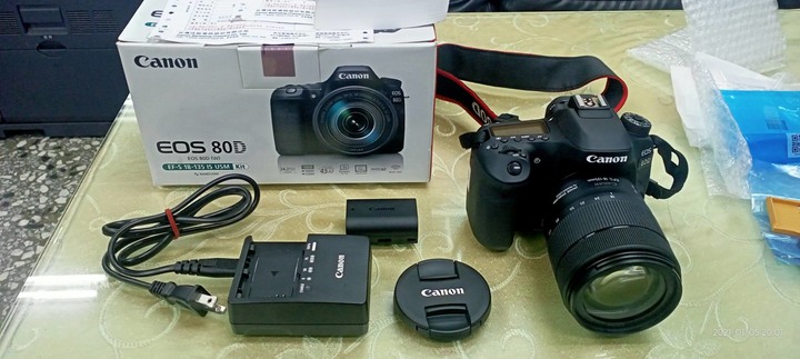 想賣Canon EOS D80(w)相機,有方法,看到使用數據嗎?