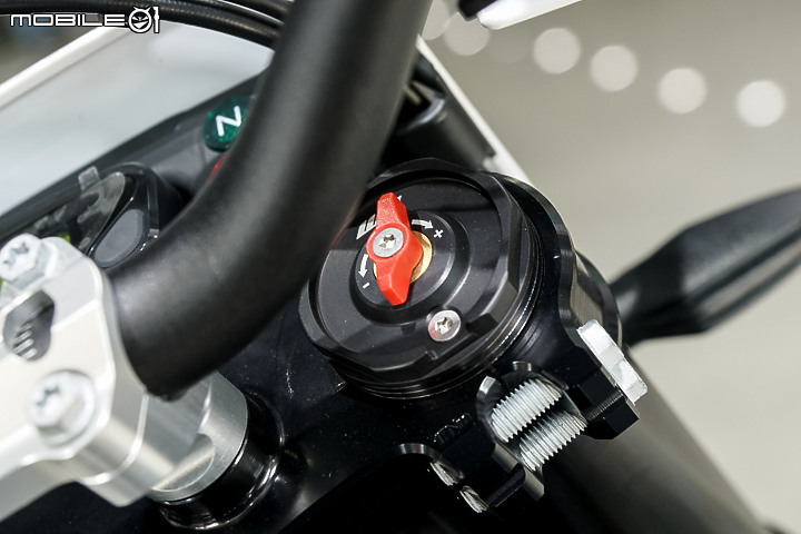 【採訪】Husqvarna 安東貿易正式代理!Svartpilen 401 & Vitpilen 401 新價上市!701 Supermoto 同步登場!