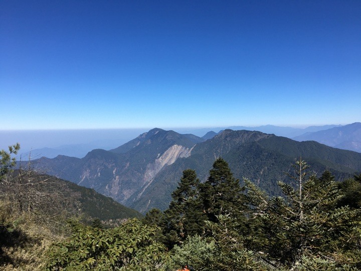 「坐車比爬山還累的百岳」-郡大山