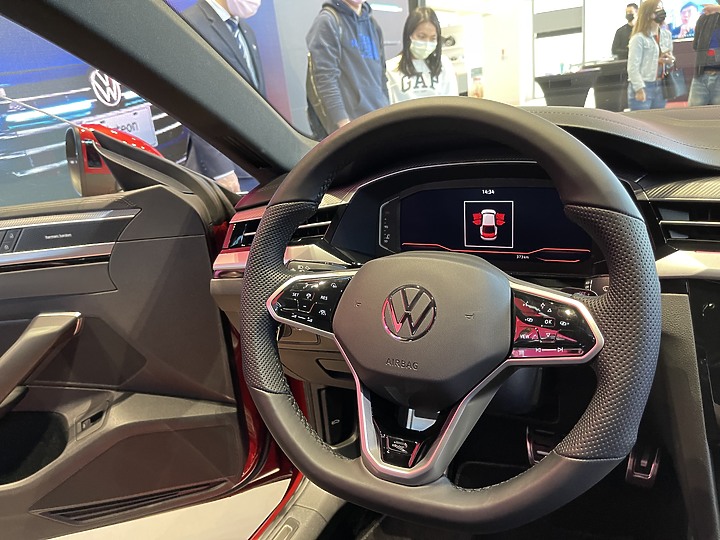 點我看大圖 Arteon 超帥的轎跑賞車心得