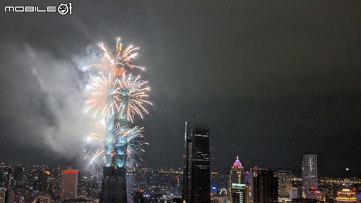 來一個2021跨年煙火秀堆高高~~