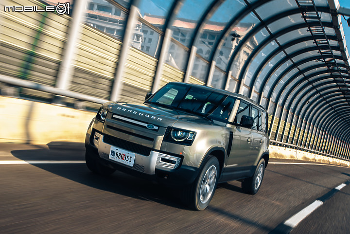 Land Rover New Defender P300 HSE試駕|冒險精神再續,性格依舊強悍的越野硬漢!