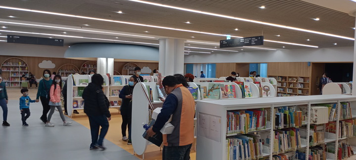 2020 年式 佛得 嚳卡 ST 賴, 帶孤家偕娘娘去總圖書管