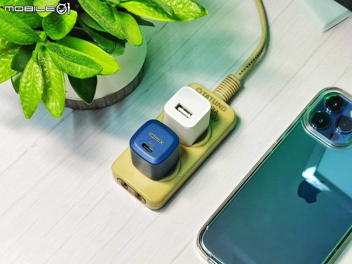 [文長圖多] iPhone充電器怎麼選？IDMIX PD快充充電套裝開箱，iPhone 12專屬配件