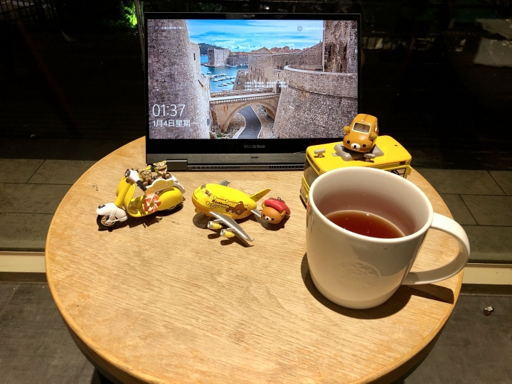 啜飲咖啡的翻轉時尚 UX363EA