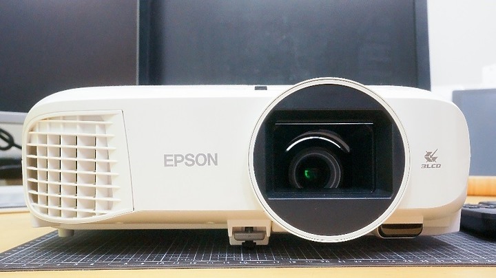 [體驗分享] EPSON EH-TW5700 一個替代家中電視還可以促進親子互動的好選擇!