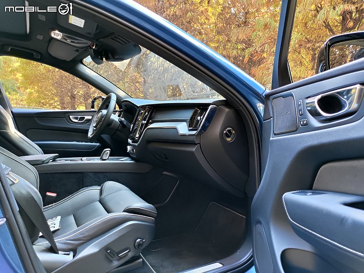 純粹分享Volvo XC60 B5 R-Design