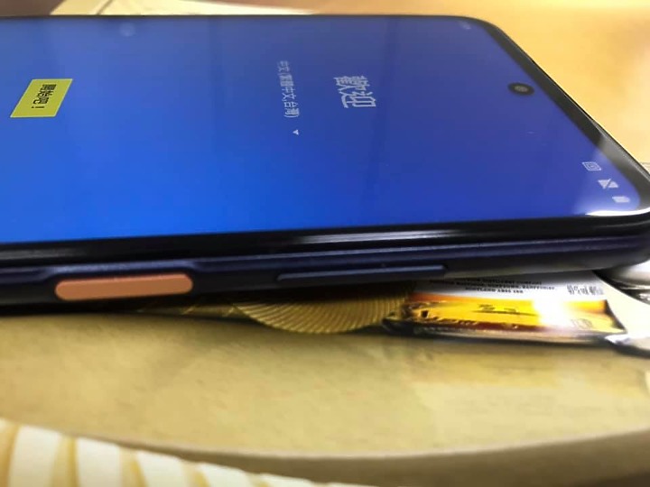 收到手機啦~~htc desire 21 pro 5G