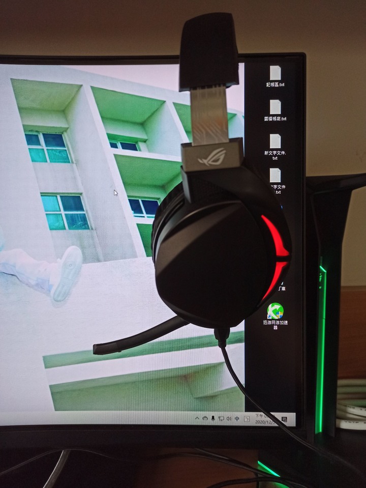 不只當耳機架,還是一張音效卡?!ROG Throne QI輕開箱
