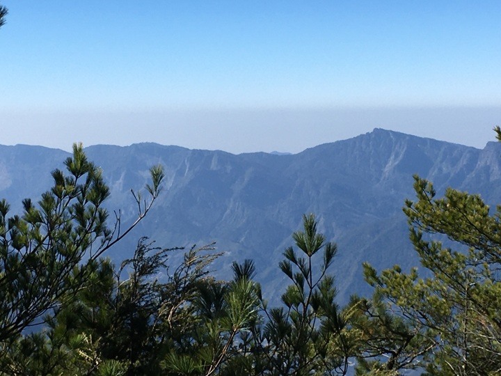 「坐車比爬山還累的百岳」-郡大山