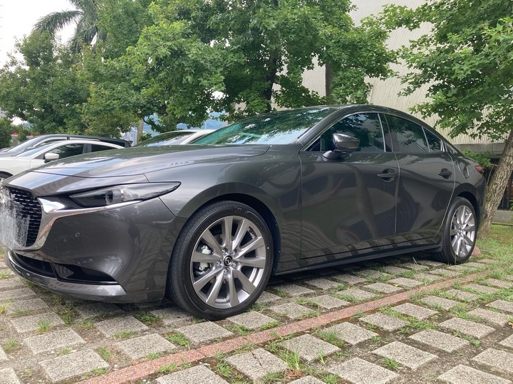 【分享】mazda3 4D 2020年 旗艦款 簡易開箱