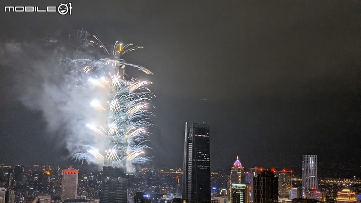 來一個2021跨年煙火秀堆高高~~