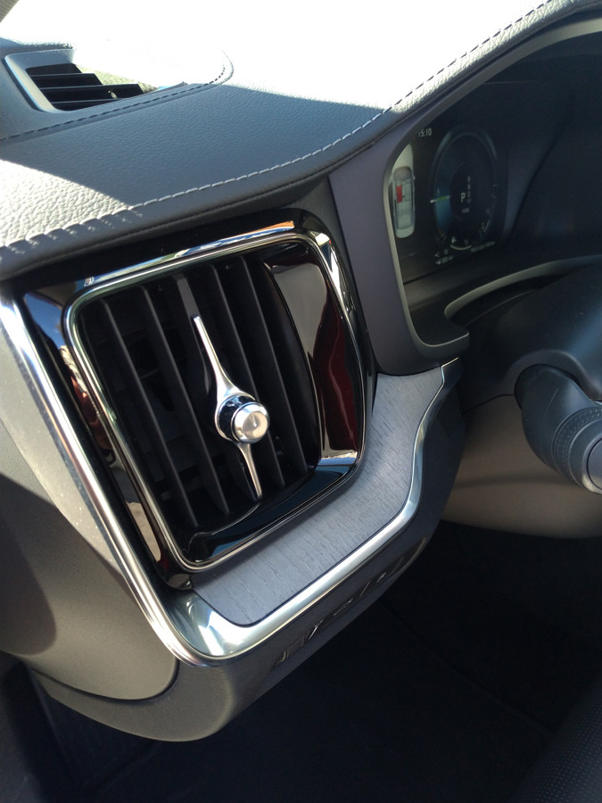 TESLA Model Y或VOLVO S60 PHEV，純電車與豪車的選擇(文長)