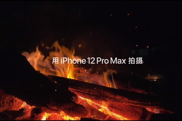 蘋果今年請金球獎電影團隊用iPhone 12 Pro Max拍的新春微電影 挑戰了很多低光場景