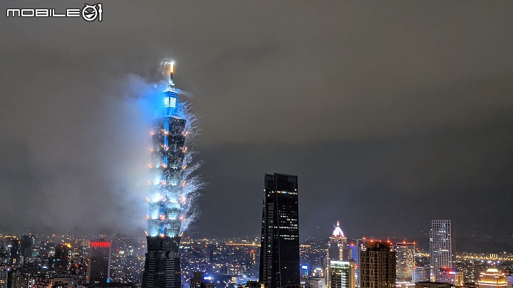 來一個2021跨年煙火秀堆高高~~