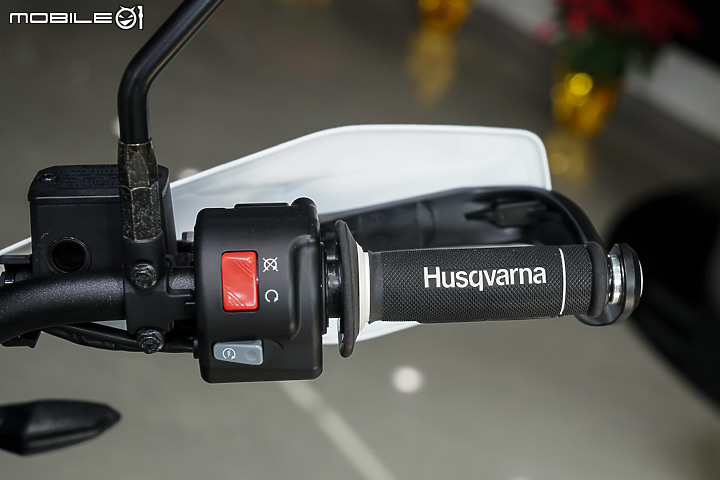 【採訪】Husqvarna 安東貿易正式代理!Svartpilen 401 & Vitpilen 401 新價上市!701 Supermoto 同步登場!