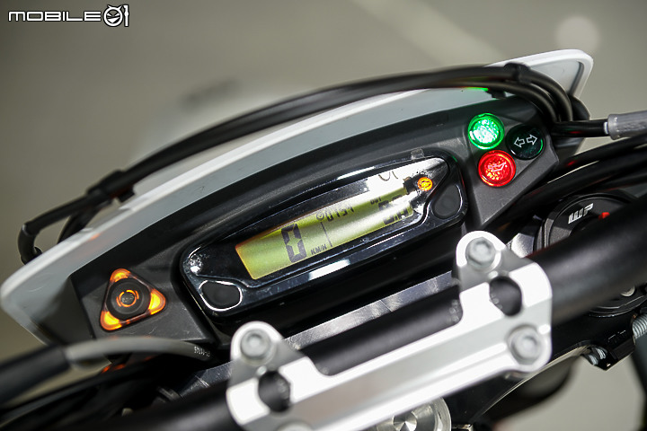 【採訪】Husqvarna 安東貿易正式代理!Svartpilen 401 & Vitpilen 401 新價上市!701 Supermoto 同步登場!