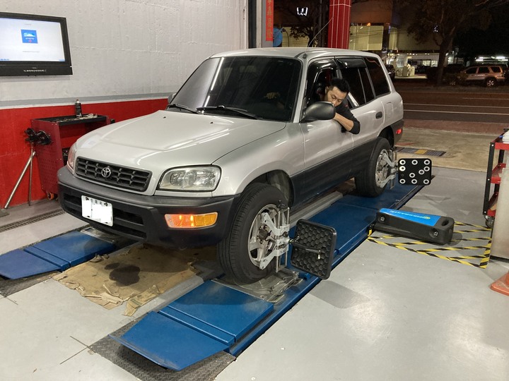 神話的開始-都會越野車1代RAV4 2.0 AWD開箱