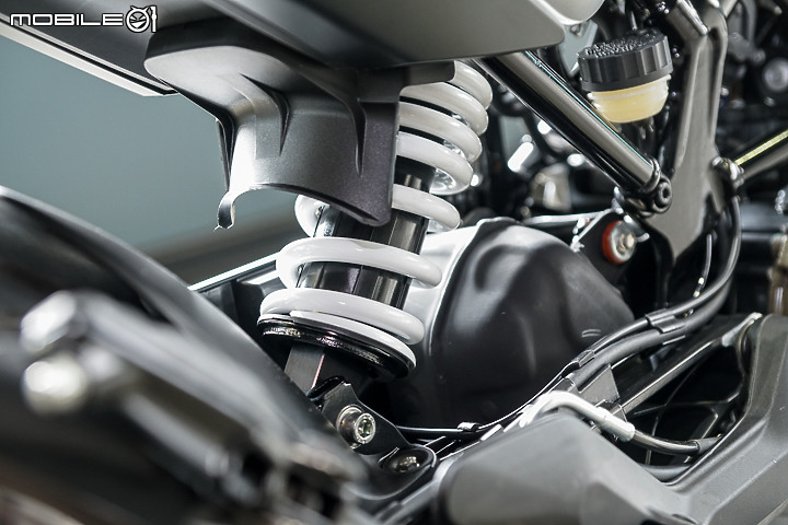 【採訪】Husqvarna 安東貿易正式代理!Svartpilen 401 & Vitpilen 401 新價上市!701 Supermoto 同步登場!
