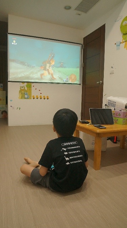 [體驗分享] EPSON EH-TW5700 一個替代家中電視還可以促進親子互動的好選擇!