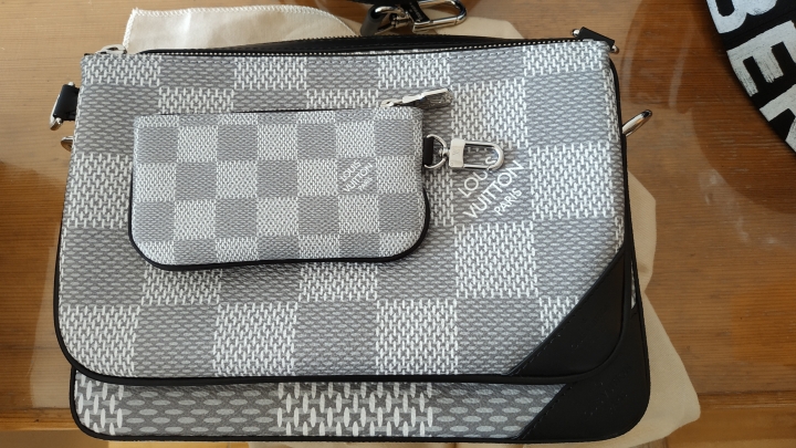 开箱 LV 三合一男款邮差包 N50027 冰极色。0126更新
