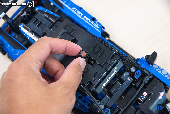 【開箱】樂高Lego最新Technic系列實拍,Ferrari 488 GTE/McLaren Senna GTR/Jeep Wrangler三車齊發!