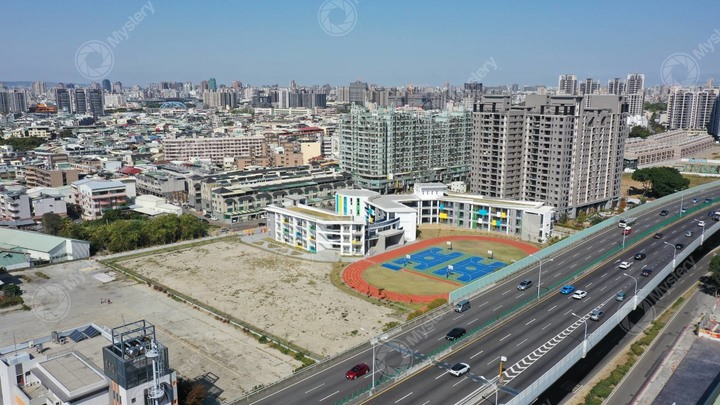 New 太平 櫻花 *大櫻國三期* 三面臨路 74快速道路 便利機能學區公園宅 潛銷討論