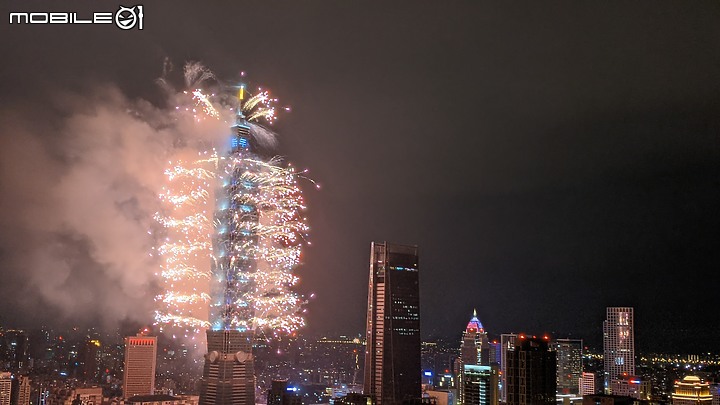 來一個2021跨年煙火秀堆高高~~
