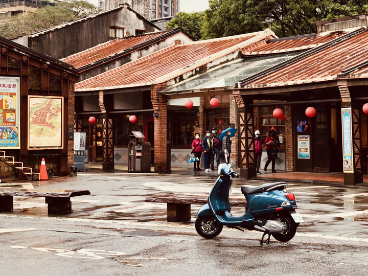 當城市交織Vespa，給自己一場約會