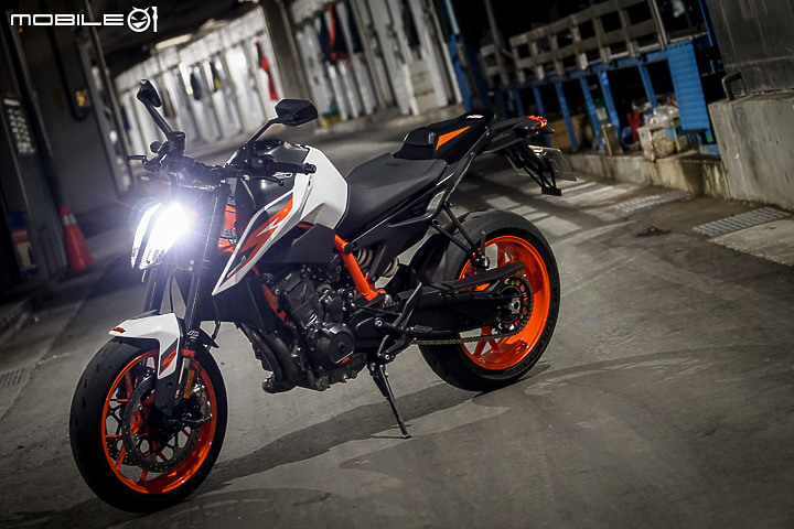 KTM 890 Duke R 公路與賽道試駕報告｜久違的血脈噴張二輪猛獸