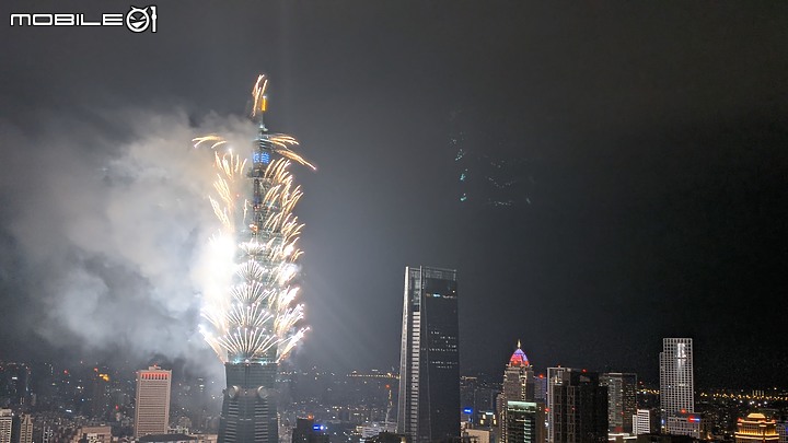 來一個2021跨年煙火秀堆高高~~