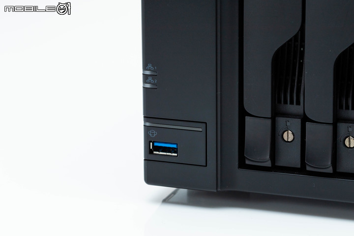 ASUSTOR Lockerstor 4 AS6604T NAS 開箱實測 不僅儲存備份更多創意應用