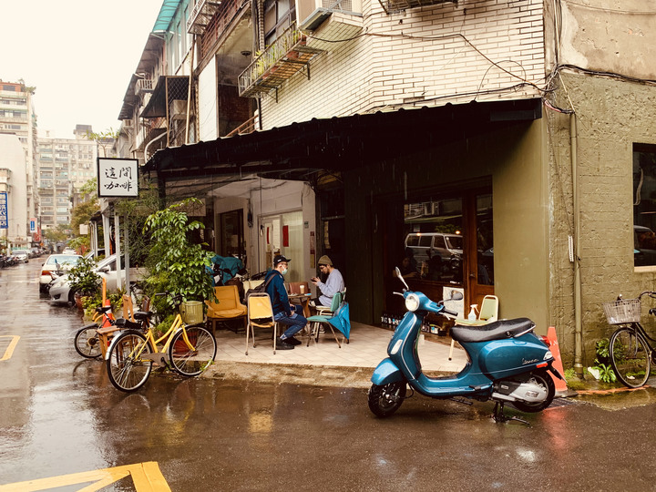 當城市交織Vespa，給自己一場約會