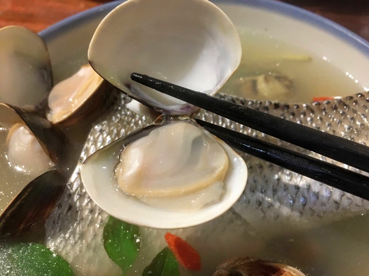 [食記] 超人鱸魚湯，台灣新北新店，新鮮味美的蛤蜊鱸魚湯！