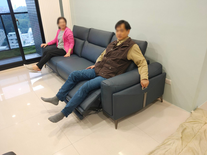 孝順爸媽首選_全牛皮頭等艙電動沙發｜三商傢俱開箱