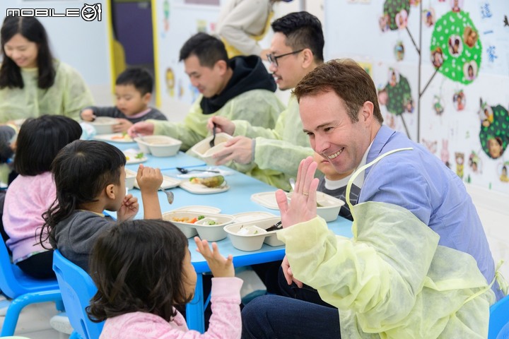 【國內新訊】Mercedes-Benz Give a Smile 計畫,佳節送暖、微笑專車出發!