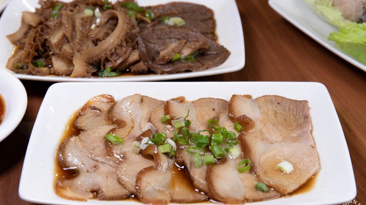大紅燈籠 東北酸菜白肉鍋-鴛鴦麻辣鍋/個人獨享單鍋~ 水餃 捲餅 醬肘子 好吃