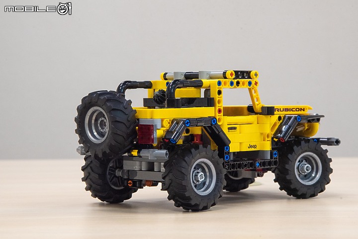 【開箱】樂高Lego最新Technic系列實拍,Ferrari 488 GTE/McLaren Senna GTR/Jeep Wrangler三車齊發!