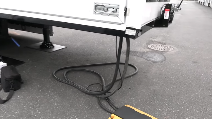 《超級充電站》Porsche的2.1MWh移動式直流快充規格
